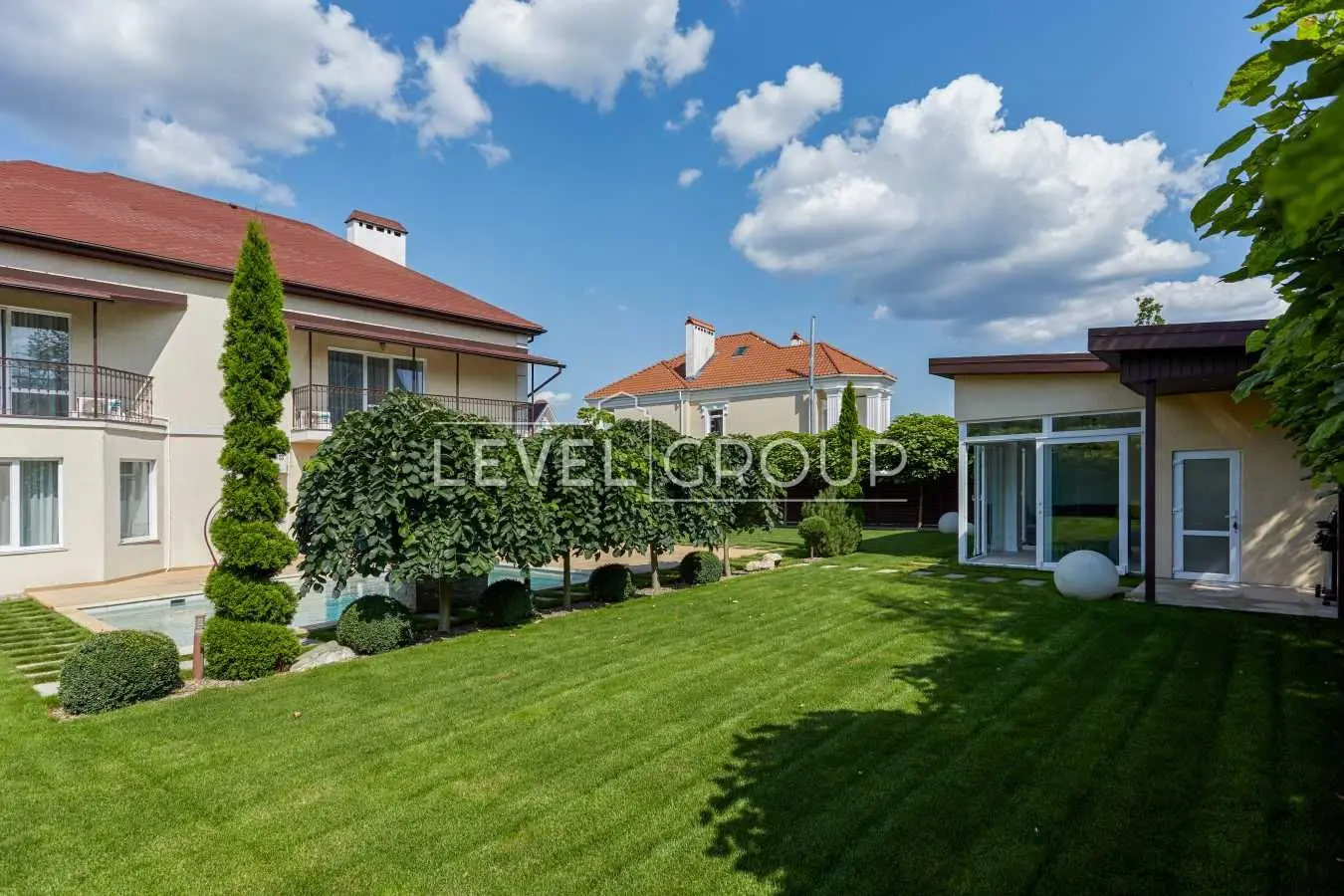 Фото Продаю дом, 275 кв. м, Михайловка-Рубежовка, цена: 360000 USD, код 7698