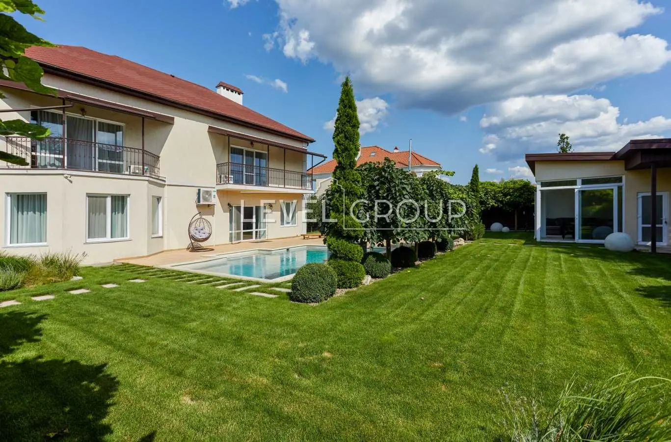 Фото Продаю дом, 275 кв. м, Михайловка-Рубежовка, цена: 360000 USD, код 7698