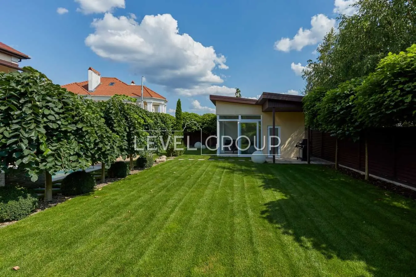Фото Продаю дом, 275 кв. м, Михайловка-Рубежовка, цена: 360000 USD, код 7698