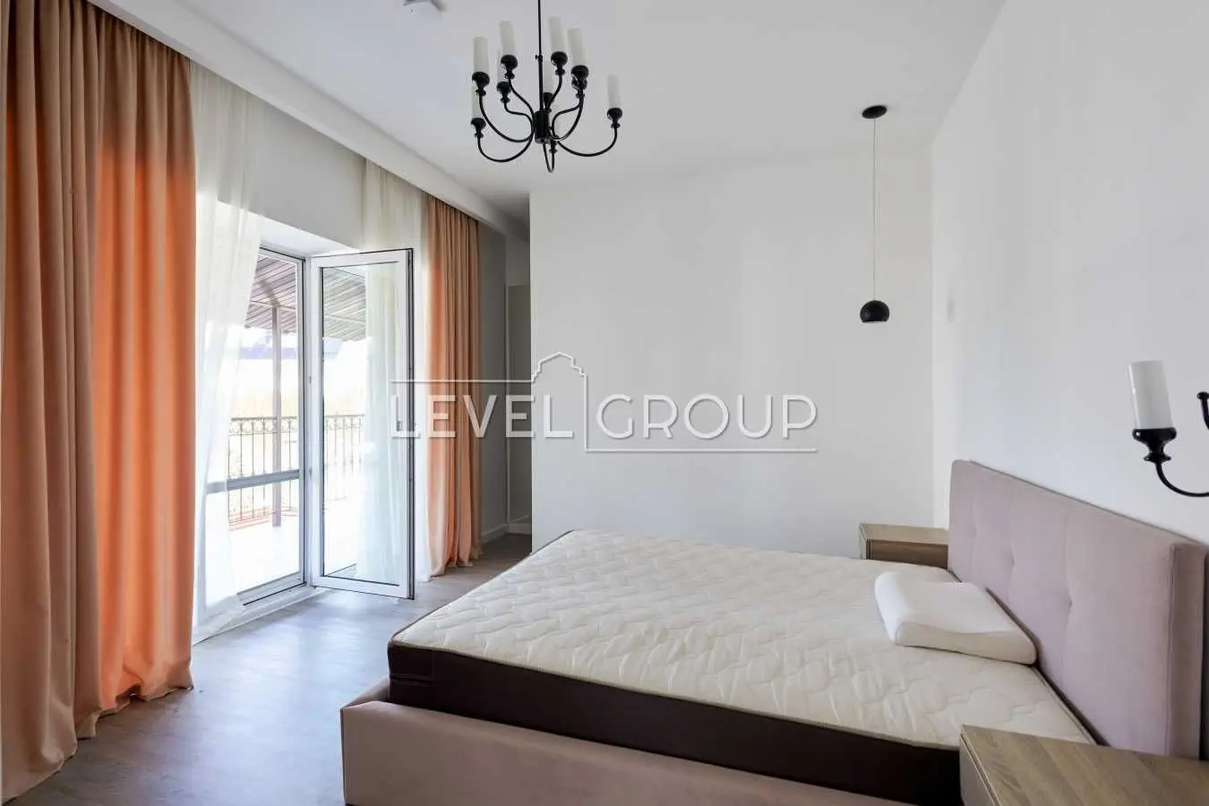 Фото Продаю дом, 275 кв. м, Михайловка-Рубежовка, цена: 360000 USD, код 7698