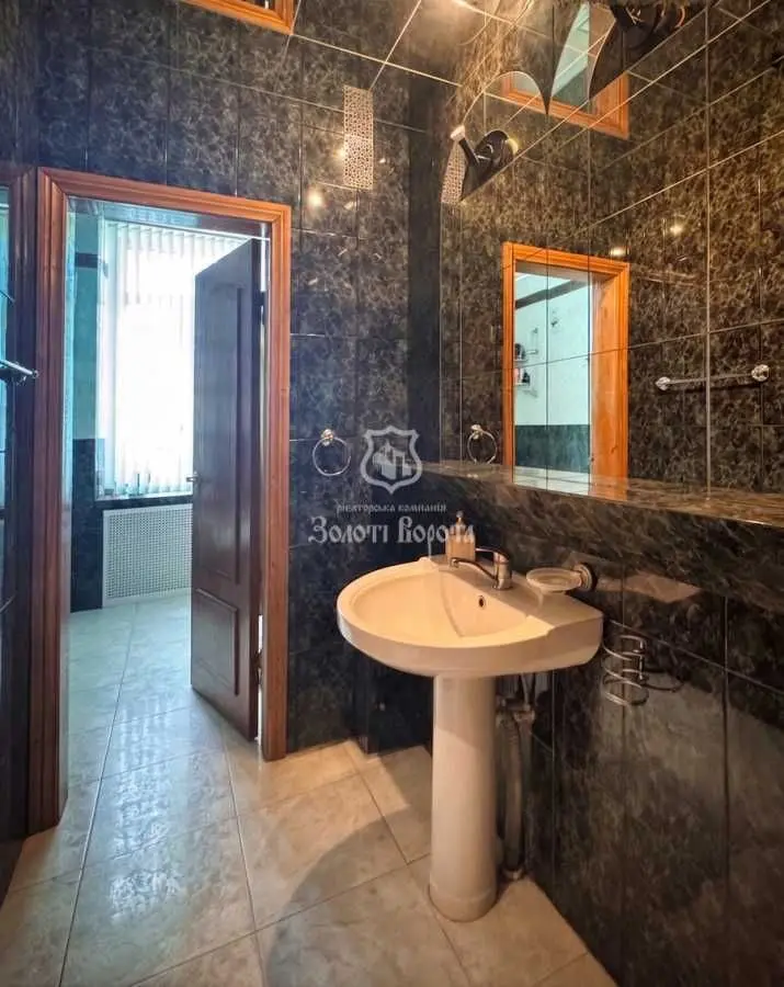 Фото Продаю 2-комнатную квартиру, 71 кв. м, Инженерный пер. 4 Киев, цена: 200000 USD, код 7710