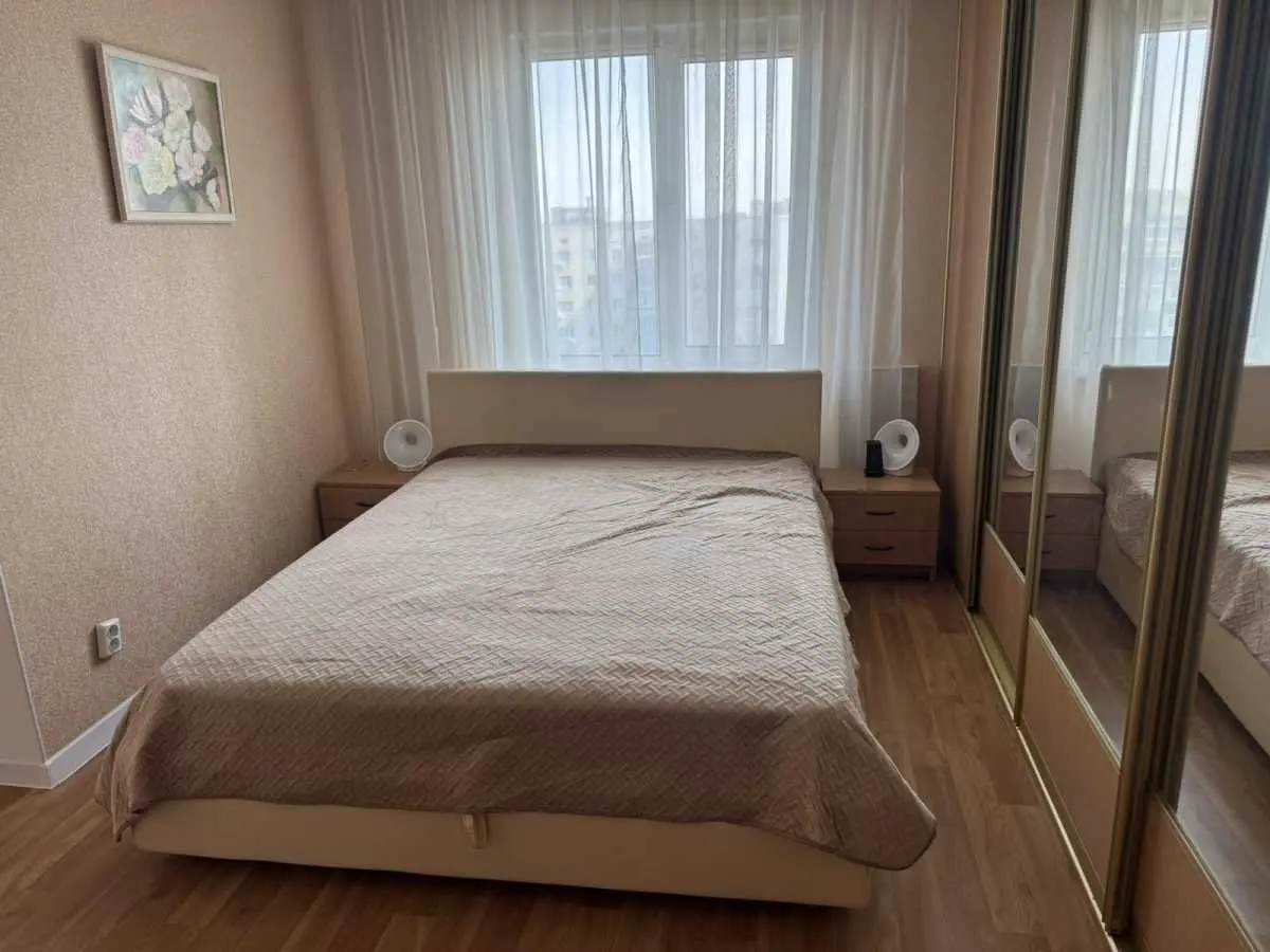 Фото Зняти 3 кімнатну квартиру, Харківське шосе 56 Київ в довгострокову оренду, ціна: 21000 UAH, код 7724