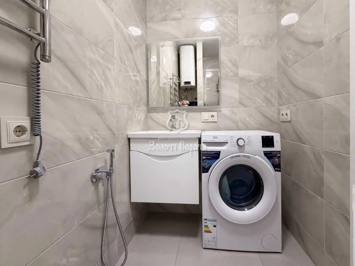 Фото Продаю 1 кімнатну квартиру, 26.9 кв. м, Магістральна вул. 33 Київ, ціна: 43000 USD, код 7735