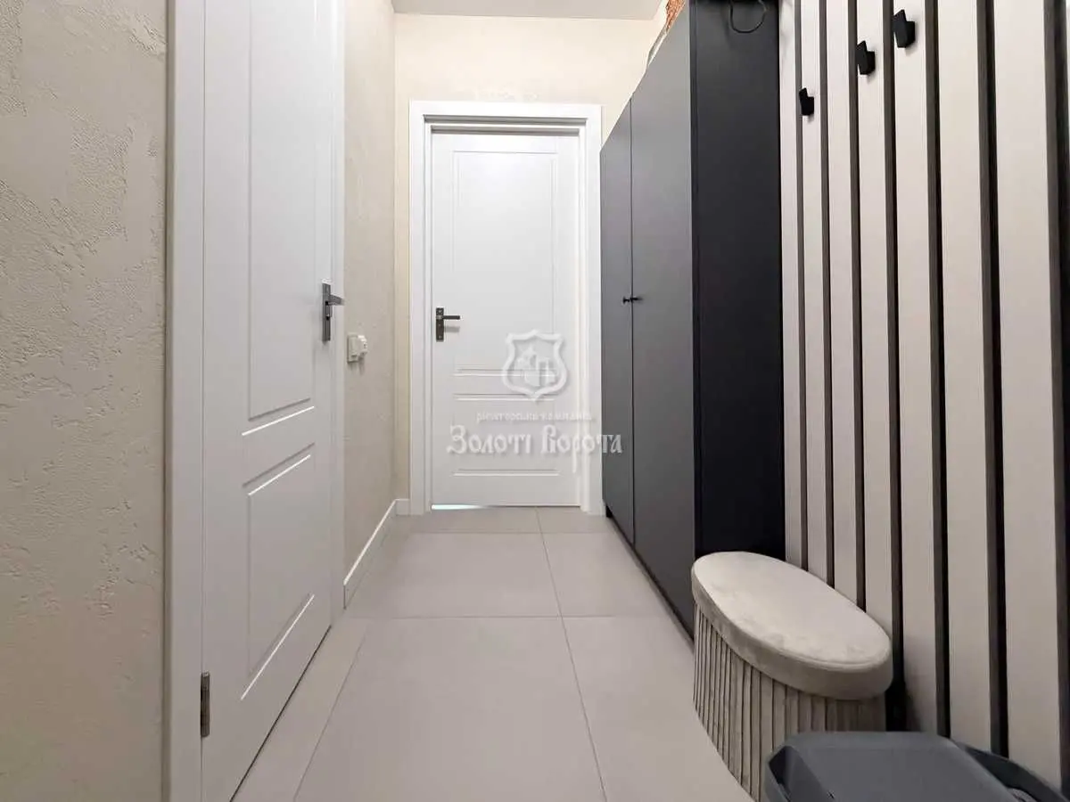 Фото Продаю 1 кімнатну квартиру, 26.9 кв. м, Магістральна вул. 33 Київ, ціна: 43000 USD, код 7735