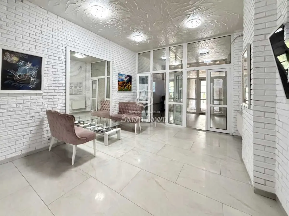 Фото Продаю 1 кімнатну квартиру, 26.9 кв. м, Магістральна вул. 33 Київ, ціна: 43000 USD, код 7735