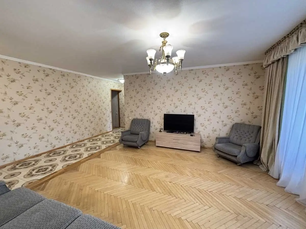 Фото Продаю 3 кімнатну квартиру, 70 кв. м, Юрія Литвинського вул. (Російська) 84 Київ, ціна: 77000 USD, код 7805