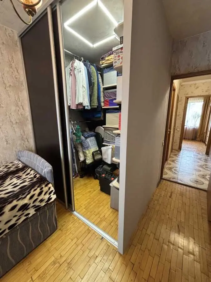 Фото Продаю 3 кімнатну квартиру, 70 кв. м, Юрія Литвинського вул. (Російська) 84 Київ, ціна: 77000 USD, код 7805