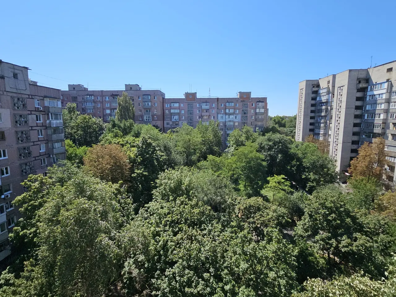 Фото Продаю 1 кімнатну квартиру, 42 кв. м, Менахем-Мендл Шнеєрсона вул. (Мініна) 15 Дніпро, ціна: 26000 $, код 7809