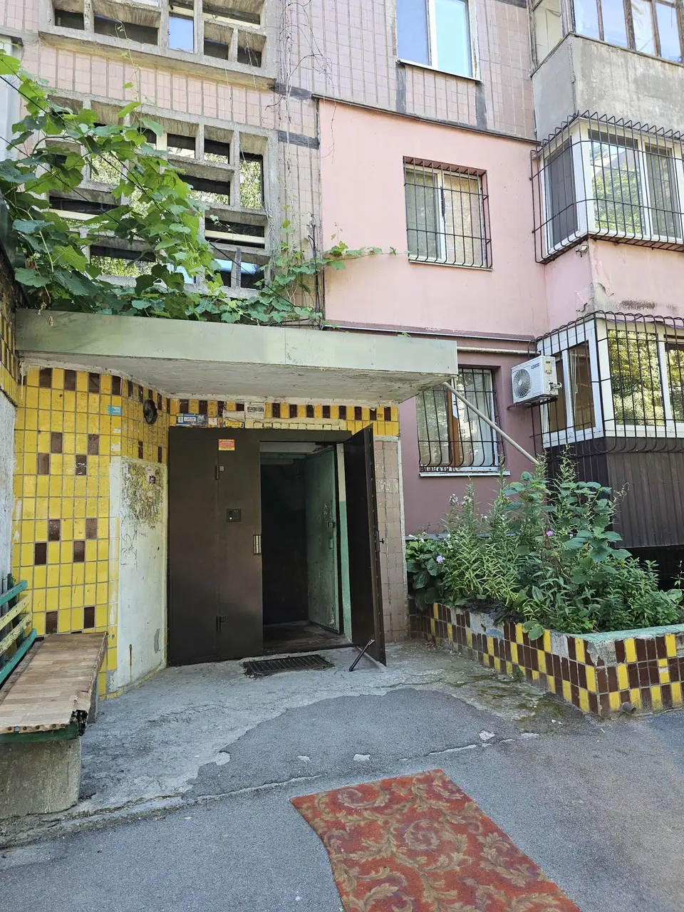 Фото Продаю 1 кімнатну квартиру, 42 кв. м, Менахем-Мендл Шнеєрсона вул. (Мініна) 15 Дніпро, ціна: 26000 $, код 7809