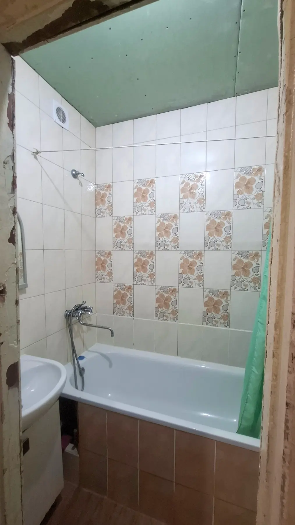 Фото Selling a 3-room apartment, 69 sq.m., Saltivske Highway 12 Kharkiv, price: 31000 $, code 7816
