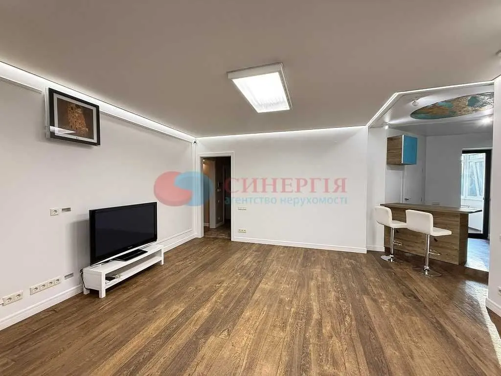 Фото Rent a 4-room apartment, Ivana Mazepy Street (Sichnevoho Povstannia Street) 3б Kyiv for long-term rent, price: 1600 USD, code 7817