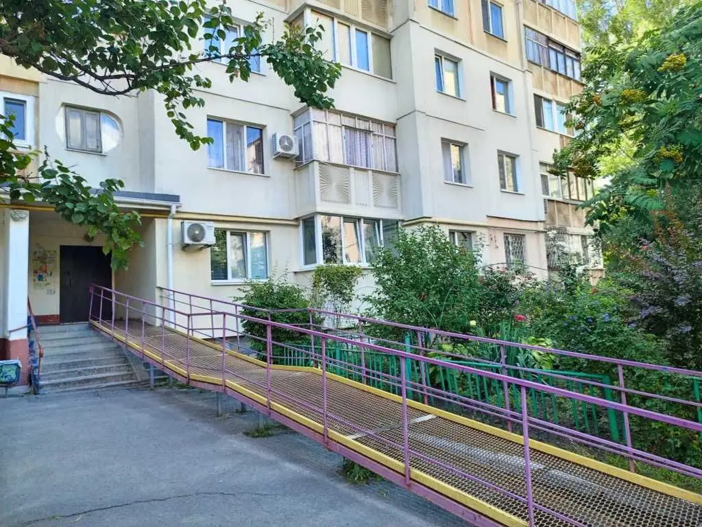 Фото Продаю 3 кімнатну квартиру, 69 кв. м, Лесі Українки просп. (50 років Жовтня) 58 Кременчук, ціна: 58999 USD, код 7836