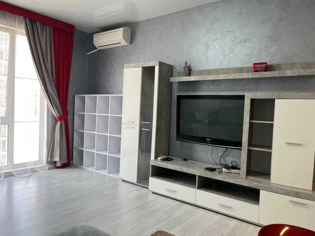 Фото Selling a 1-room apartment, 38 sq.m., Mykhaila Maksymovycha Street (Onufriia Trutenka Street) 24б Kyiv, price: 98000 USD, code 7856