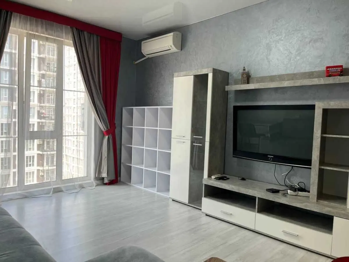 Фото Selling a 1-room apartment, 38 sq.m., Mykhaila Maksymovycha Street (Onufriia Trutenka Street) 24б Kyiv, price: 98000 USD, code 7856