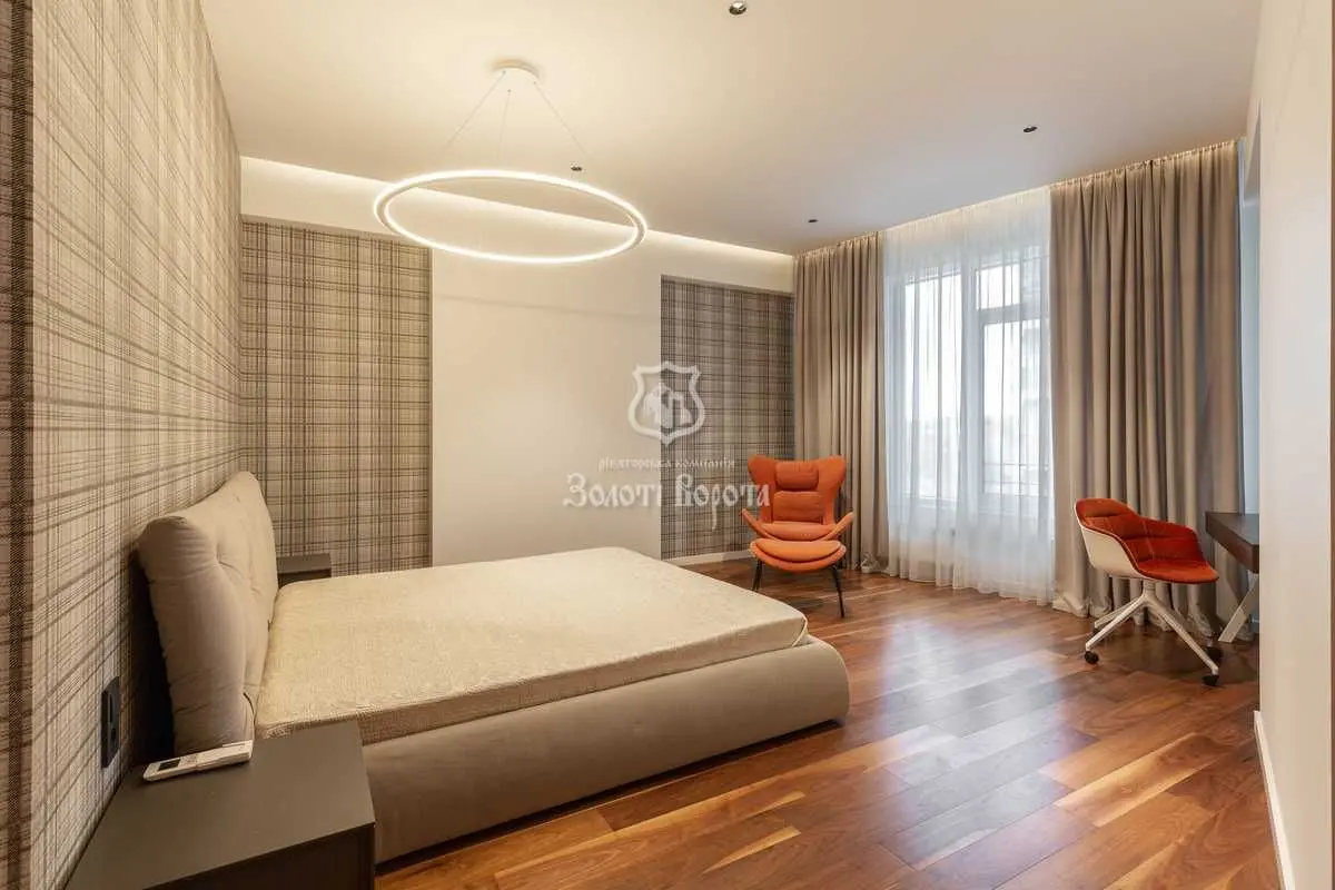 Фото Продаю 3-комнатную квартиру, 160 кв. м, Бусловская ул.  Киев, цена: 850000 USD, код 7860