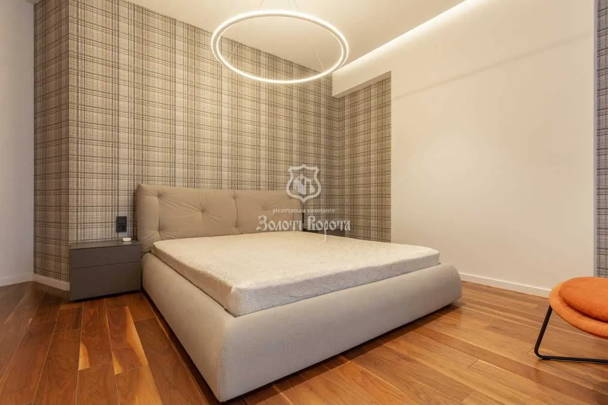 Фото Продаю 3-комнатную квартиру, 160 кв. м, Бусловская ул.  Киев, цена: 850000 USD, код 7860