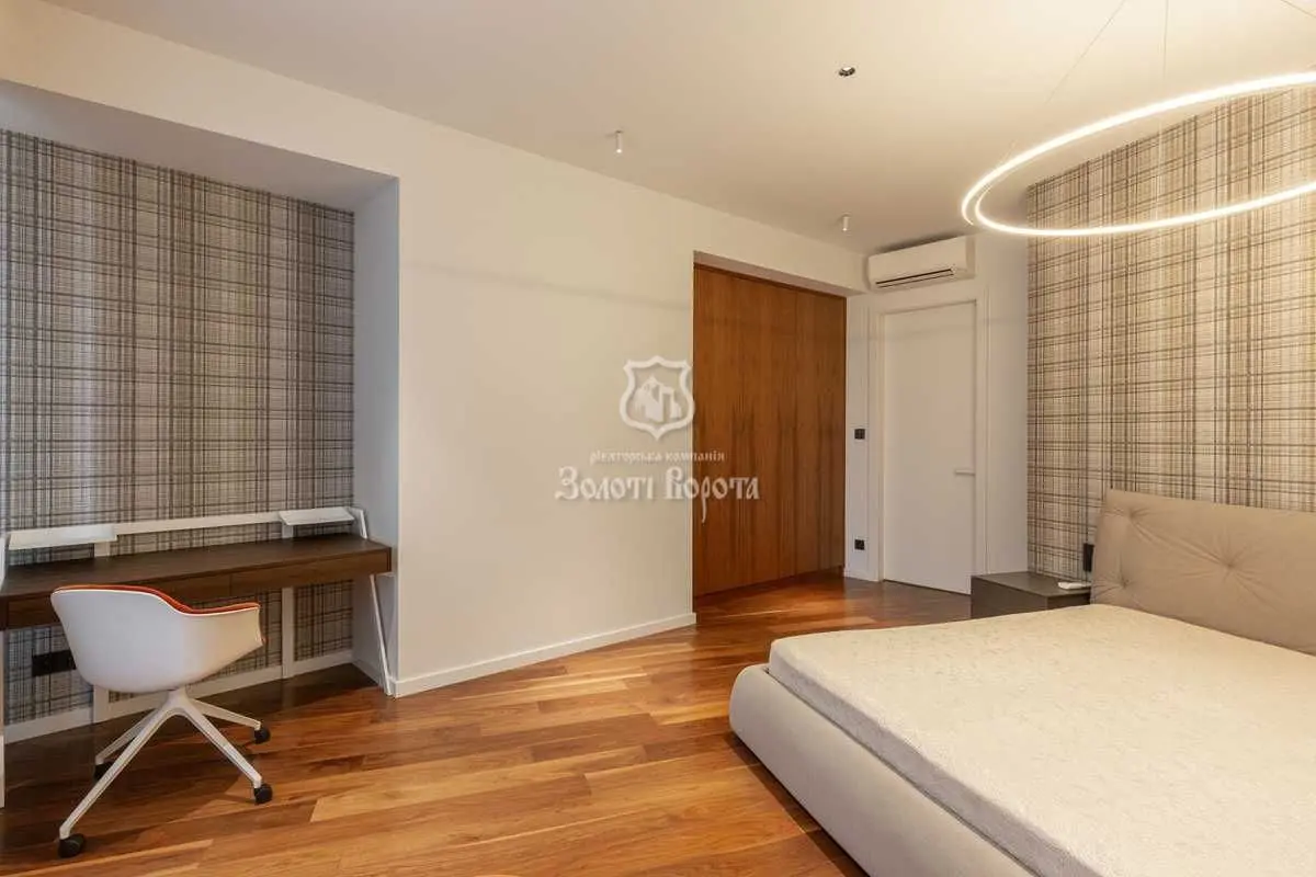 Фото Продаю 3-комнатную квартиру, 160 кв. м, Бусловская ул.  Киев, цена: 850000 USD, код 7860