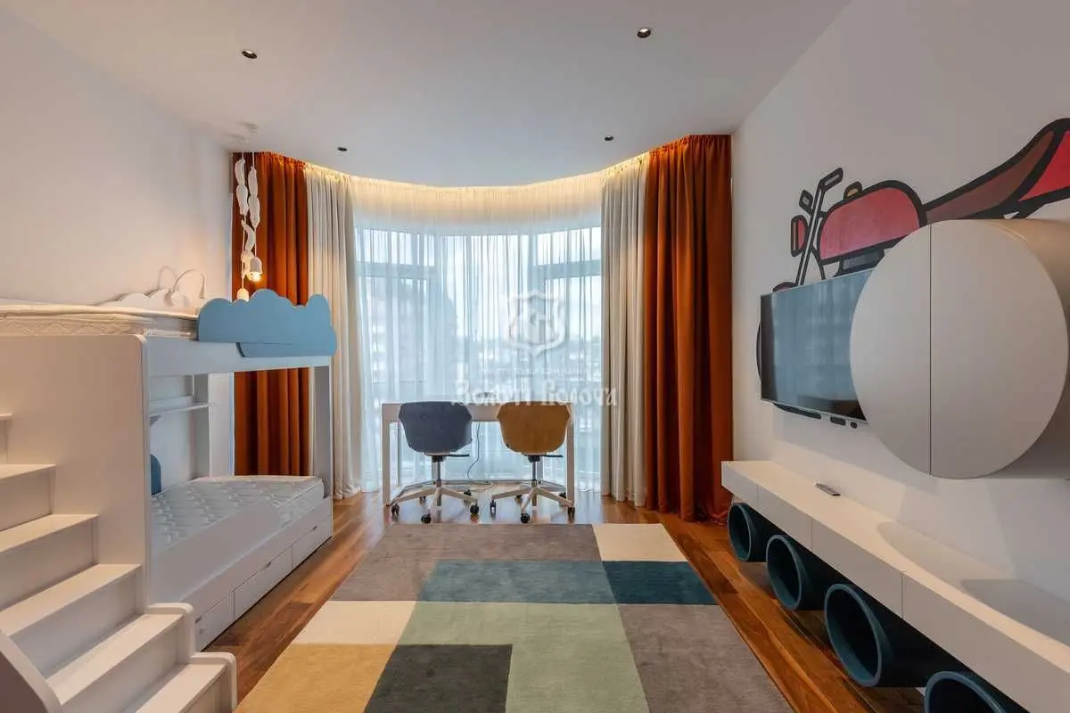 Фото Продаю 3-комнатную квартиру, 160 кв. м, Бусловская ул.  Киев, цена: 850000 USD, код 7860
