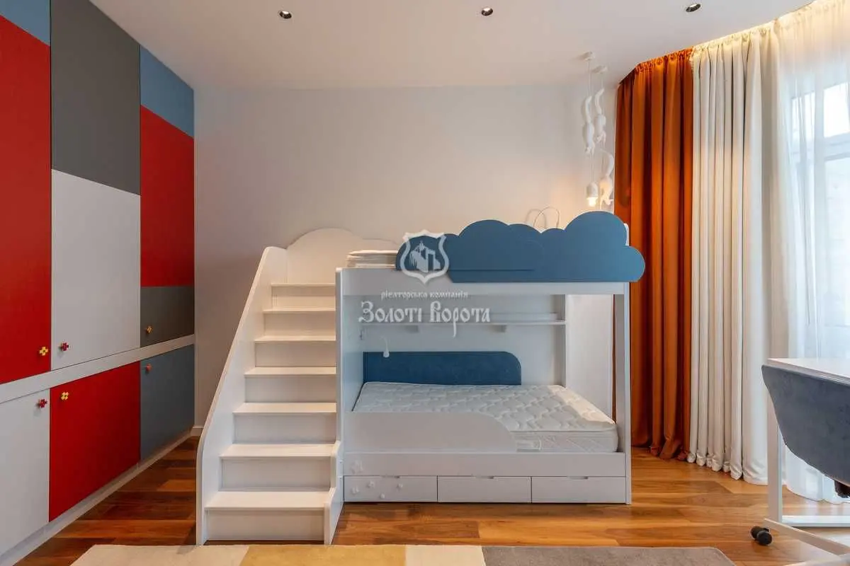 Фото Продаю 3-комнатную квартиру, 160 кв. м, Бусловская ул.  Киев, цена: 850000 USD, код 7860