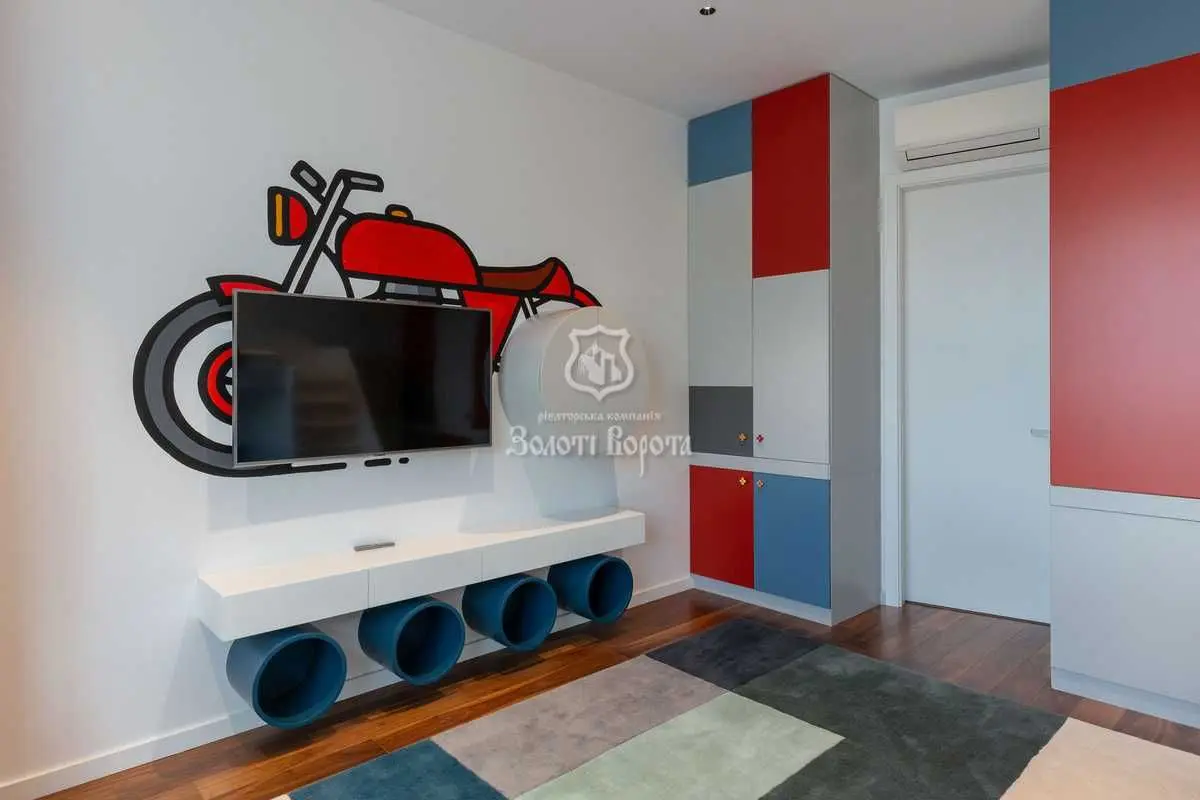 Фото Продаю 3-комнатную квартиру, 160 кв. м, Бусловская ул.  Киев, цена: 850000 USD, код 7860