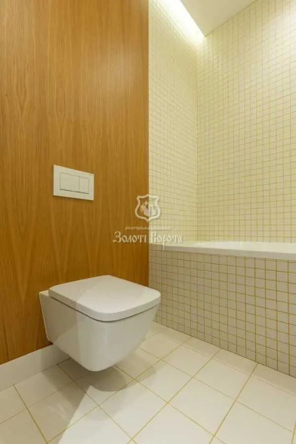 Фото Продаю 3-комнатную квартиру, 160 кв. м, Бусловская ул.  Киев, цена: 850000 USD, код 7860