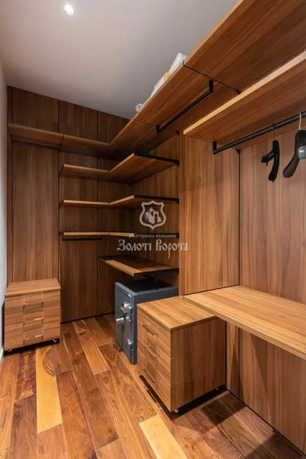 Фото Продаю 3-комнатную квартиру, 160 кв. м, Бусловская ул.  Киев, цена: 850000 USD, код 7860