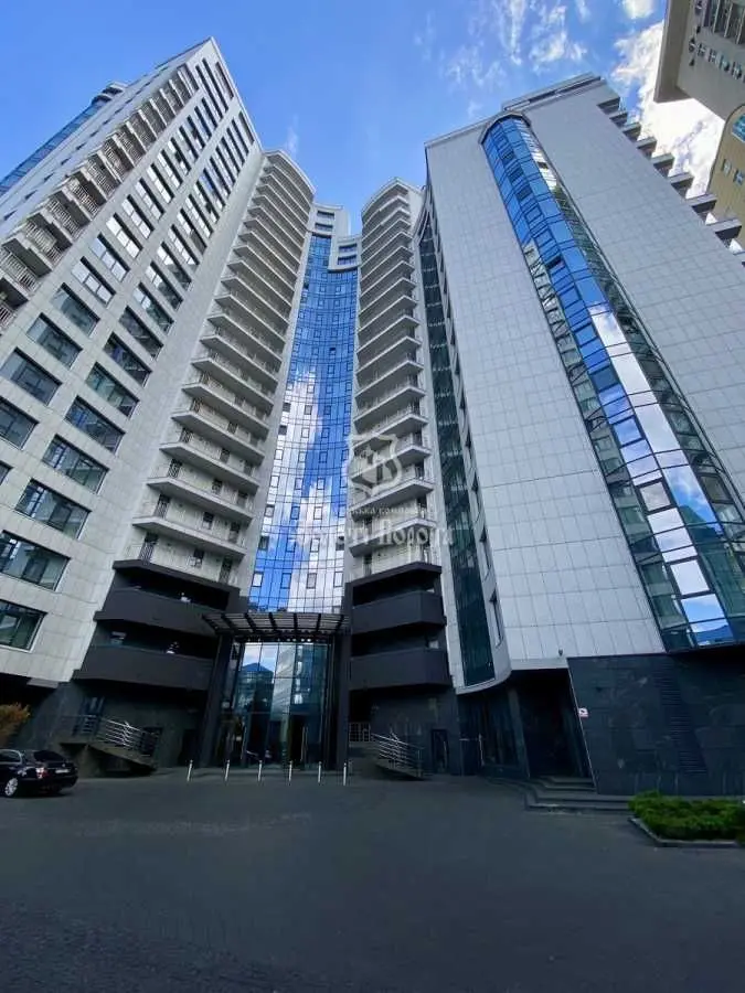 Фото Продаю 3-комнатную квартиру, 160 кв. м, Бусловская ул.  Киев, цена: 850000 USD, код 7860