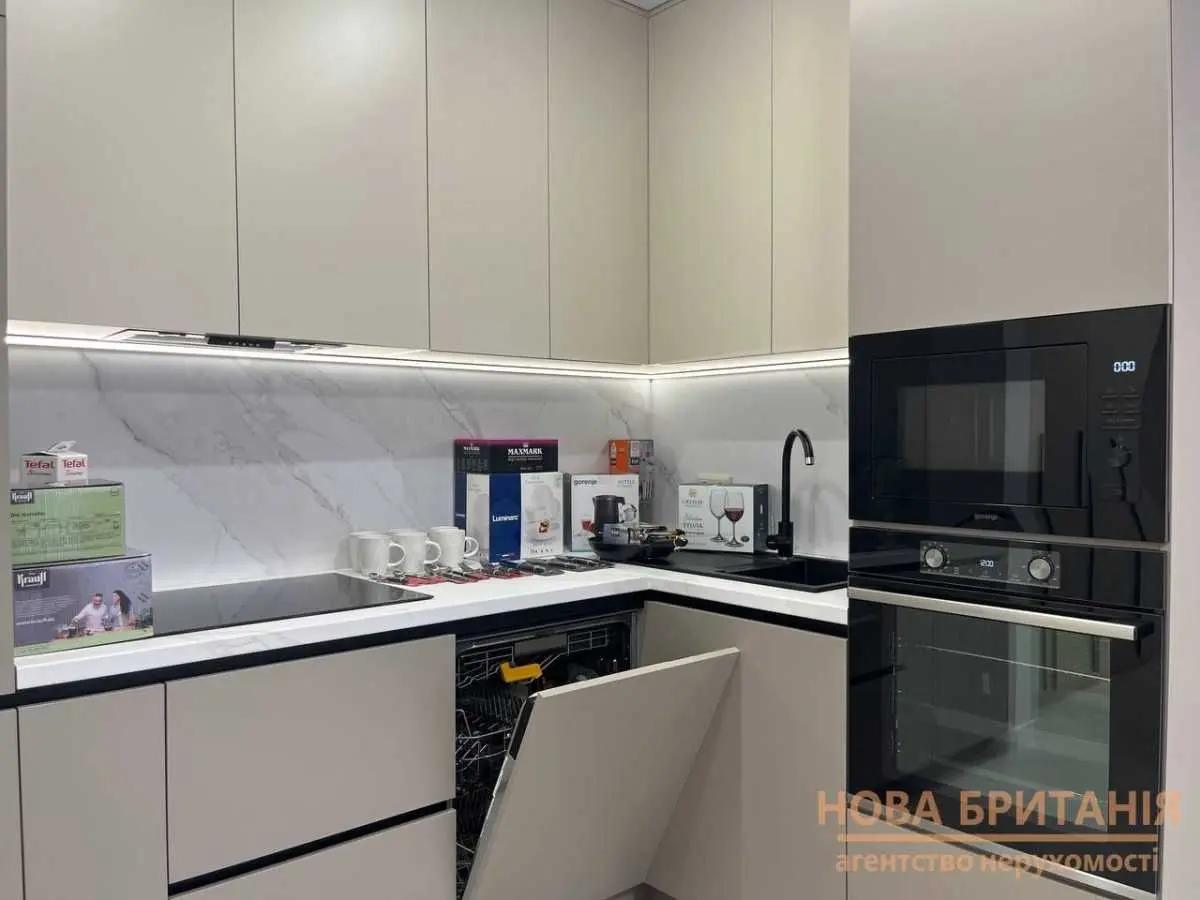 Фото Rent a 2-room apartment, Mykhaila Maksymovycha Street (Onufriia Trutenka Street)  Kyiv for long-term rent, price: 40000 UAH, code 7861