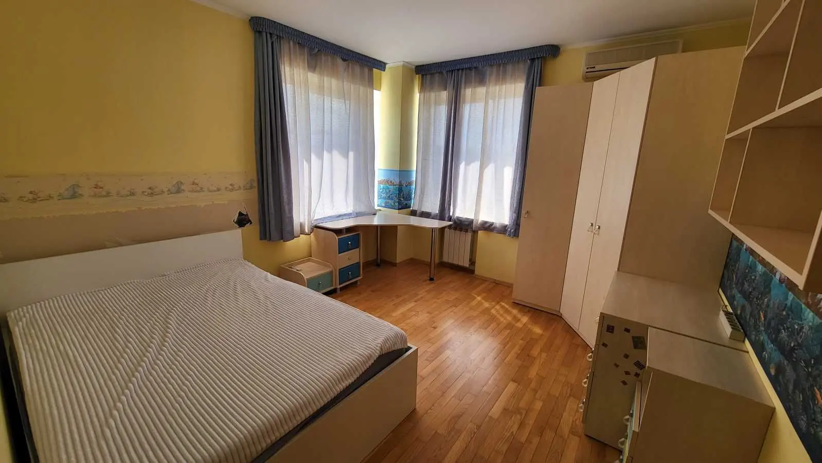 Фото Зняти 4 кімнатну квартиру, Микільсько-Слобідська вул.  Київ в довгострокову оренду, ціна: 33000 UAH, код 7882