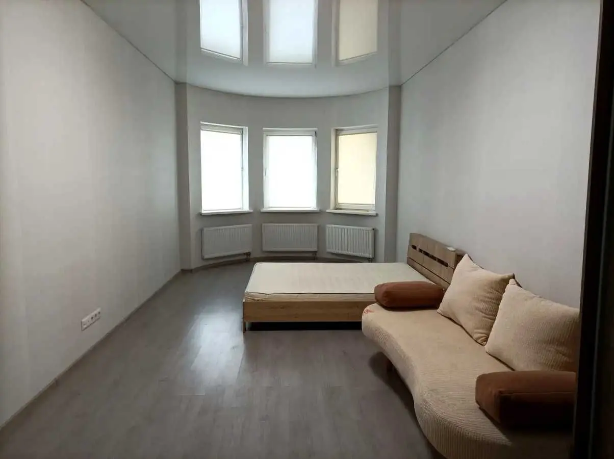 Фото Продаю 2 кімнатну квартиру, 88 кв. м, Харківське шосе 19а Київ, ціна: 107000 USD, код 7917