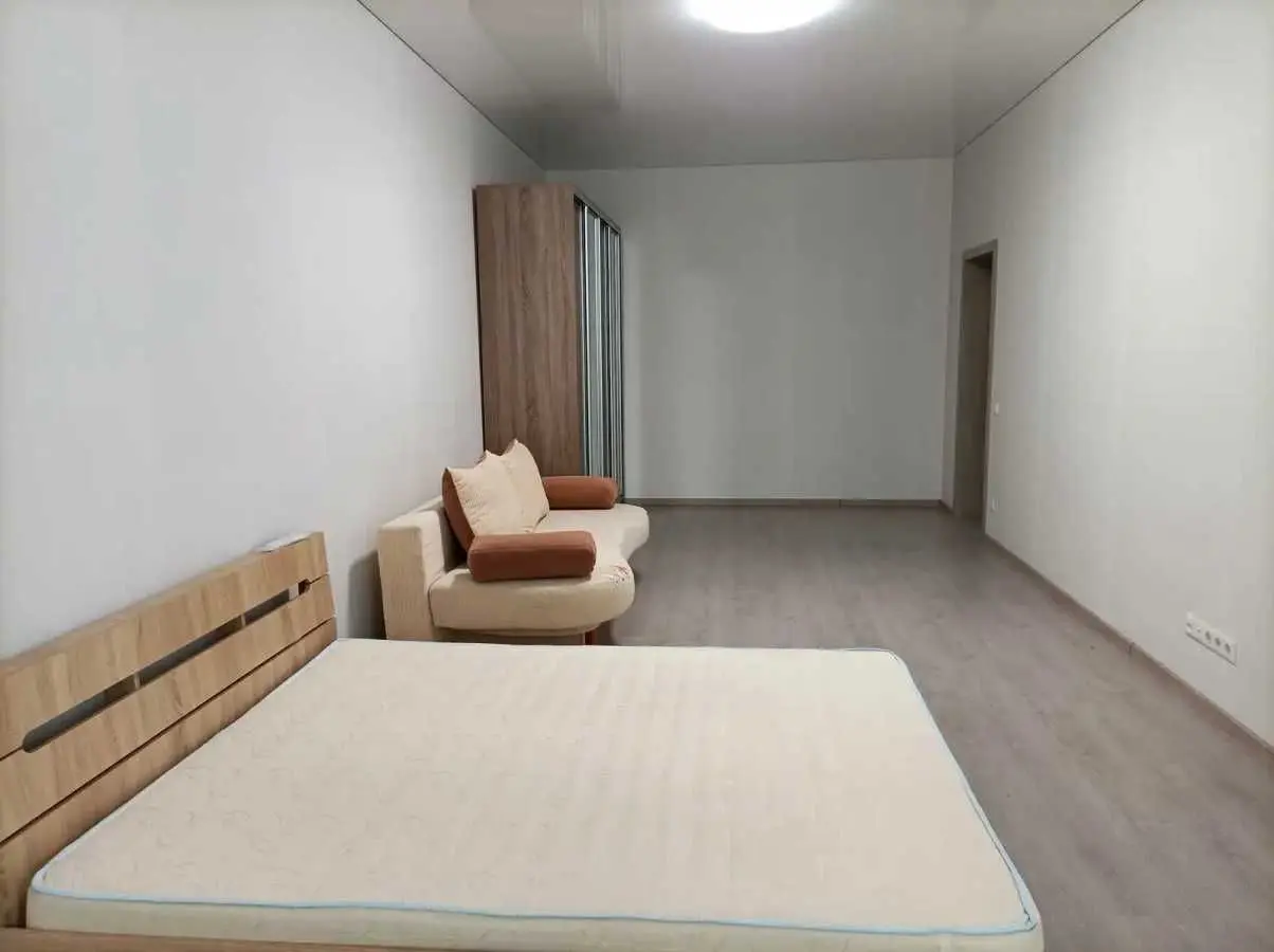 Фото Продаю 2 кімнатну квартиру, 88 кв. м, Харківське шосе 19а Київ, ціна: 107000 USD, код 7917