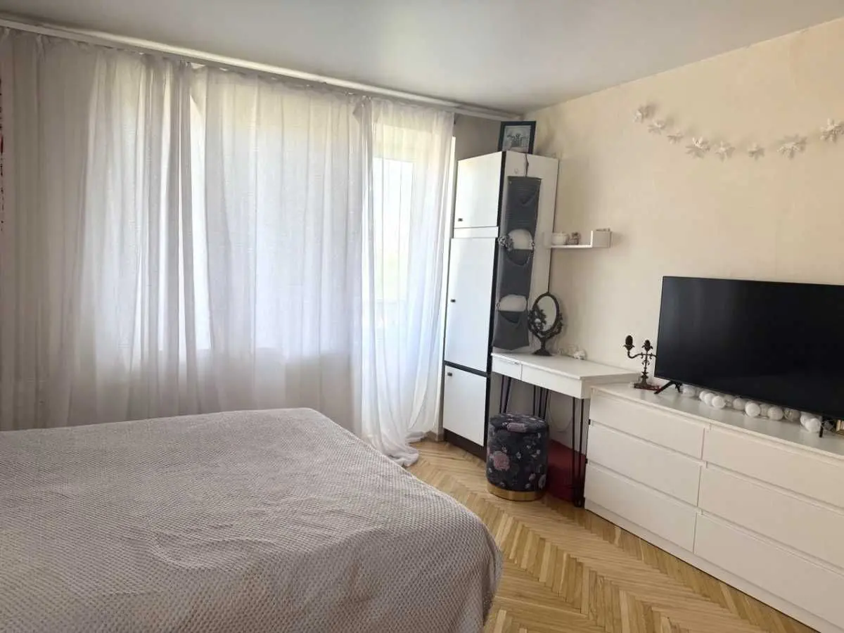 Фото Selling a 1-room apartment, 36.5 sq.m., Travneva Street  Kyiv, price: 48000 USD, code 7964