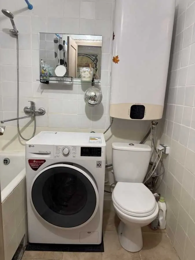 Фото Selling a 1-room apartment, 36.5 sq.m., Travneva Street  Kyiv, price: 48000 USD, code 7964
