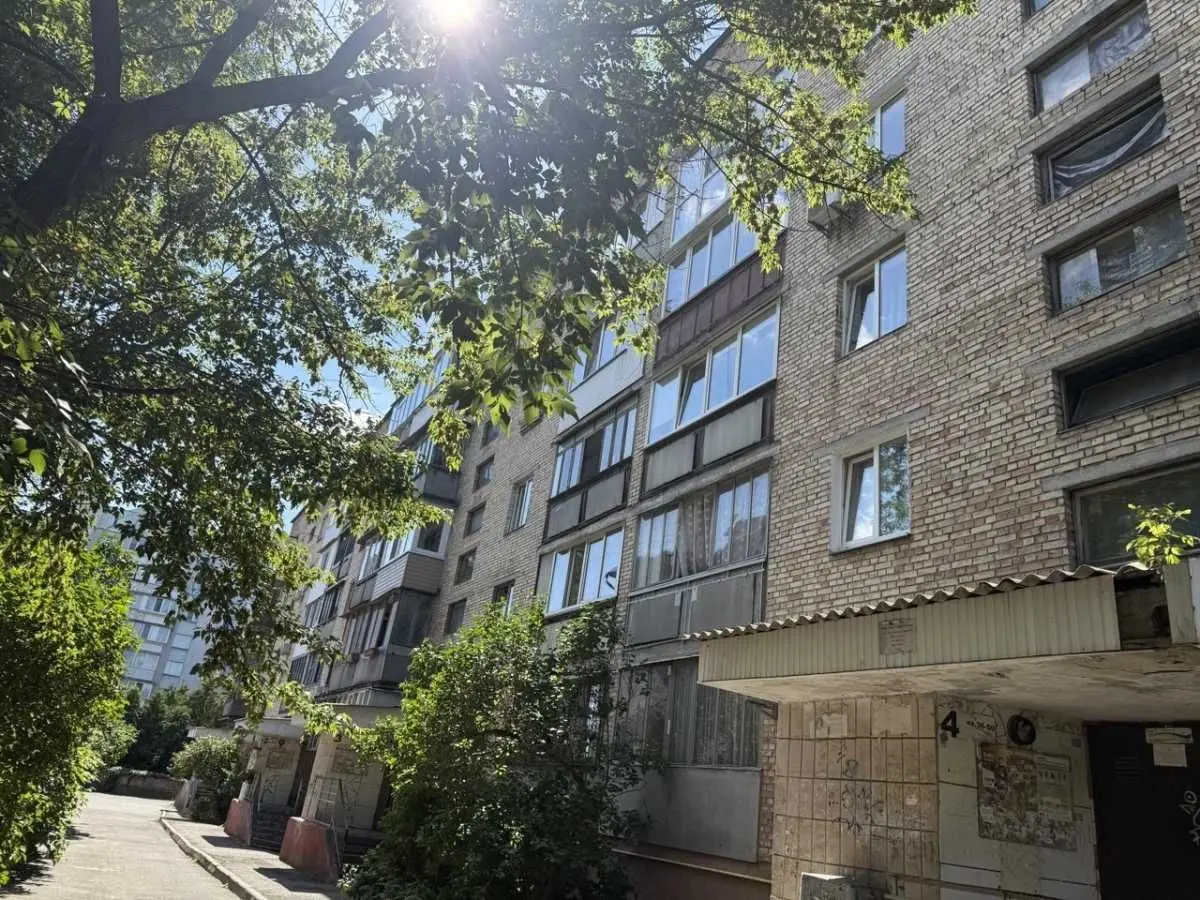 Фото Selling a 1-room apartment, 36.5 sq.m., Travneva Street  Kyiv, price: 48000 USD, code 7964