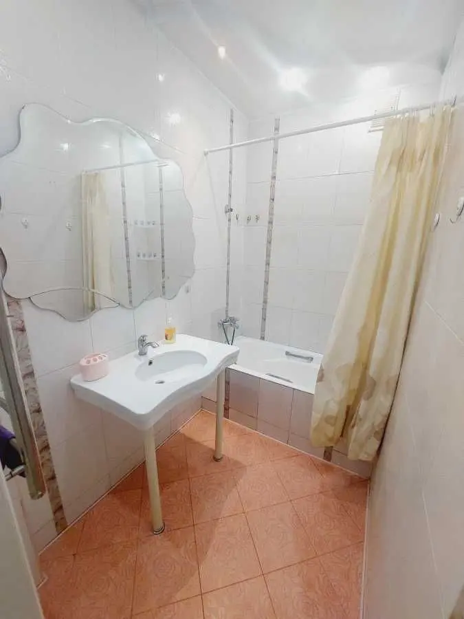 Фото Зняти 3 кімнатну квартиру, Валерія Лобановського вул.  Чайки в довгострокову оренду, ціна: 20000 UAH, код 7965