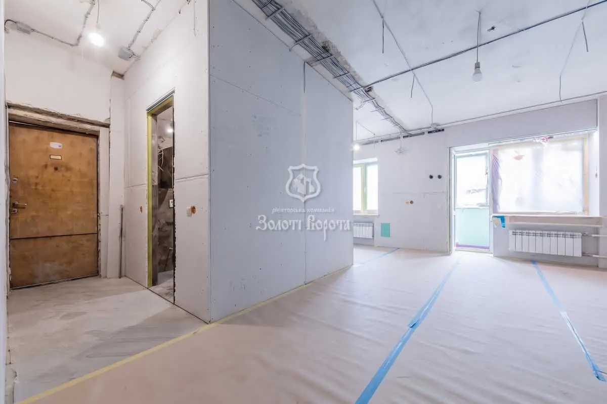 Фото Продаю 2 кімнатну квартиру, 44 кв. м, Привокзальна вул. 10/1 Київ, ціна: 60000 USD, код 7968