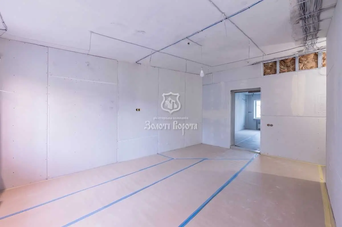 Фото Продаю 2 кімнатну квартиру, 44 кв. м, Привокзальна вул. 10/1 Київ, ціна: 60000 USD, код 7968