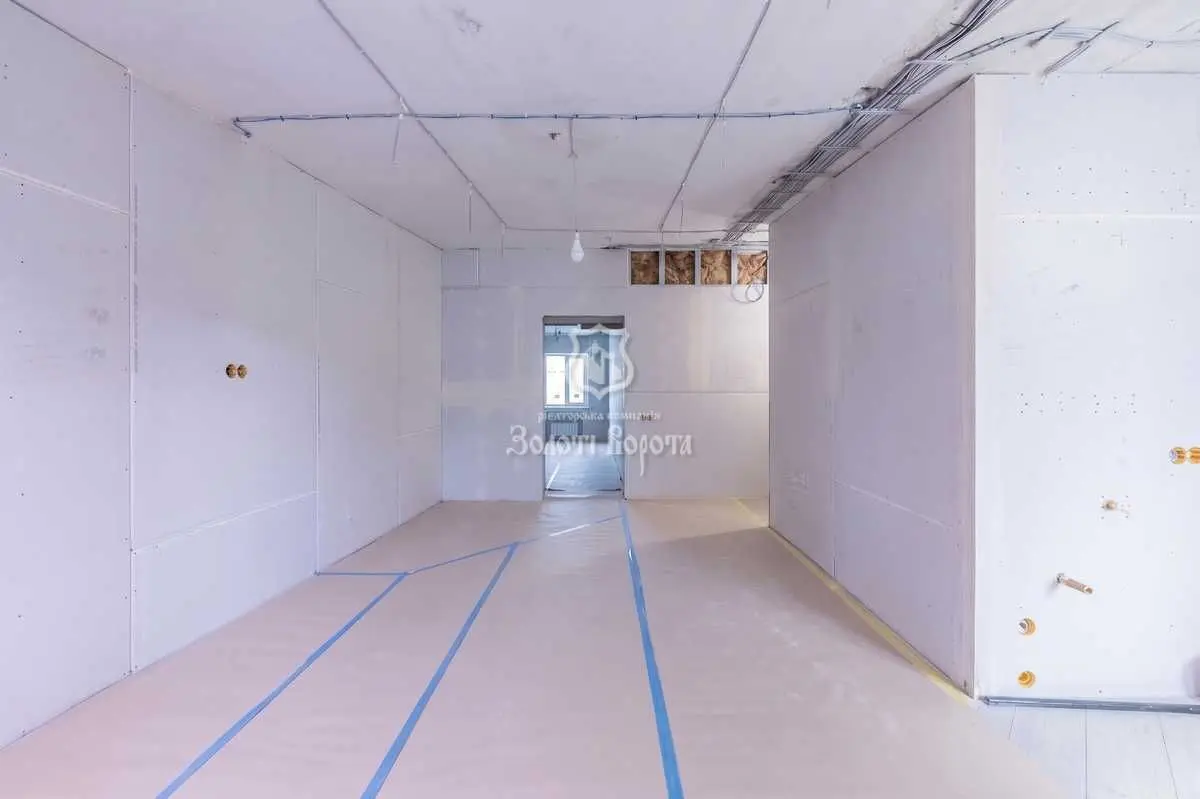 Фото Продаю 2 кімнатну квартиру, 44 кв. м, Привокзальна вул. 10/1 Київ, ціна: 60000 USD, код 7968