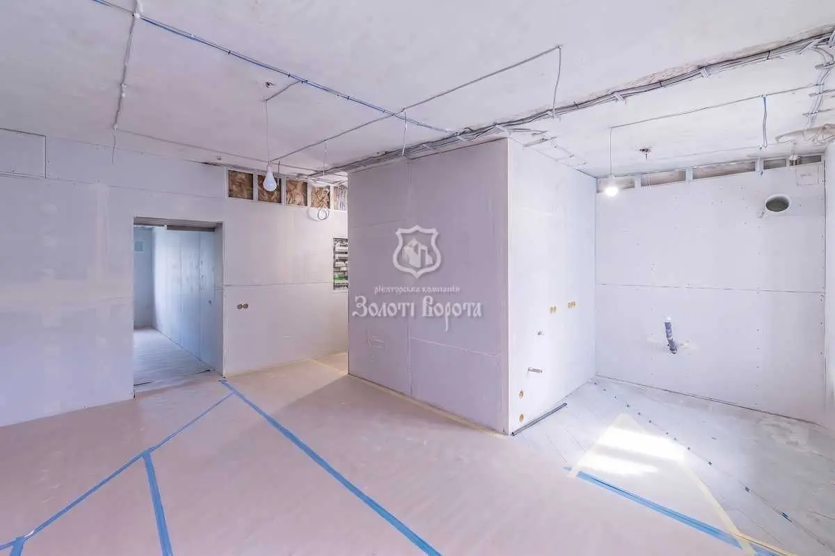 Фото Продаю 2 кімнатну квартиру, 44 кв. м, Привокзальна вул. 10/1 Київ, ціна: 60000 USD, код 7968