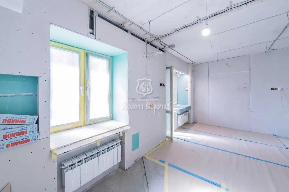 Фото Продаю 2 кімнатну квартиру, 44 кв. м, Привокзальна вул. 10/1 Київ, ціна: 60000 USD, код 7968