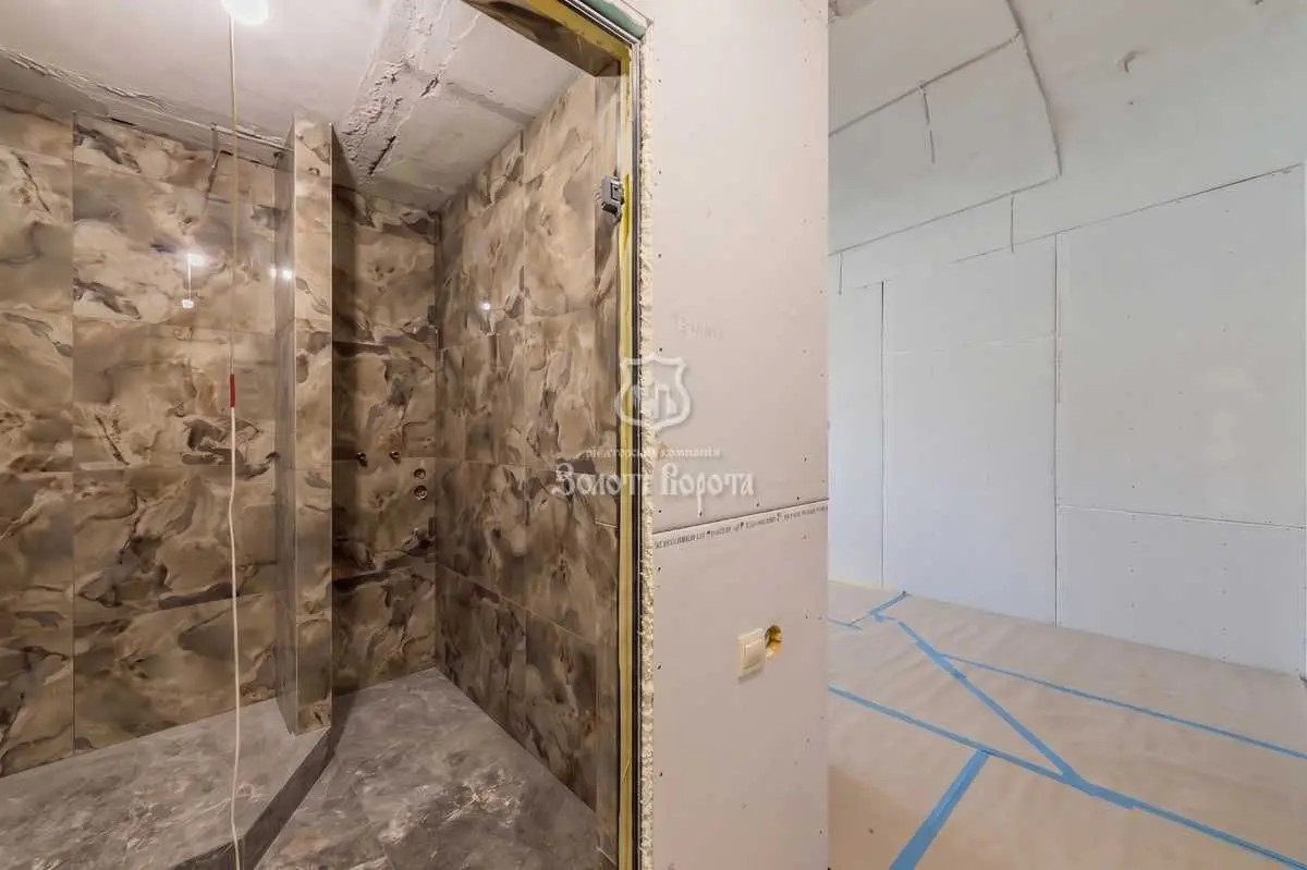 Фото Продаю 2 кімнатну квартиру, 44 кв. м, Привокзальна вул. 10/1 Київ, ціна: 60000 USD, код 7968