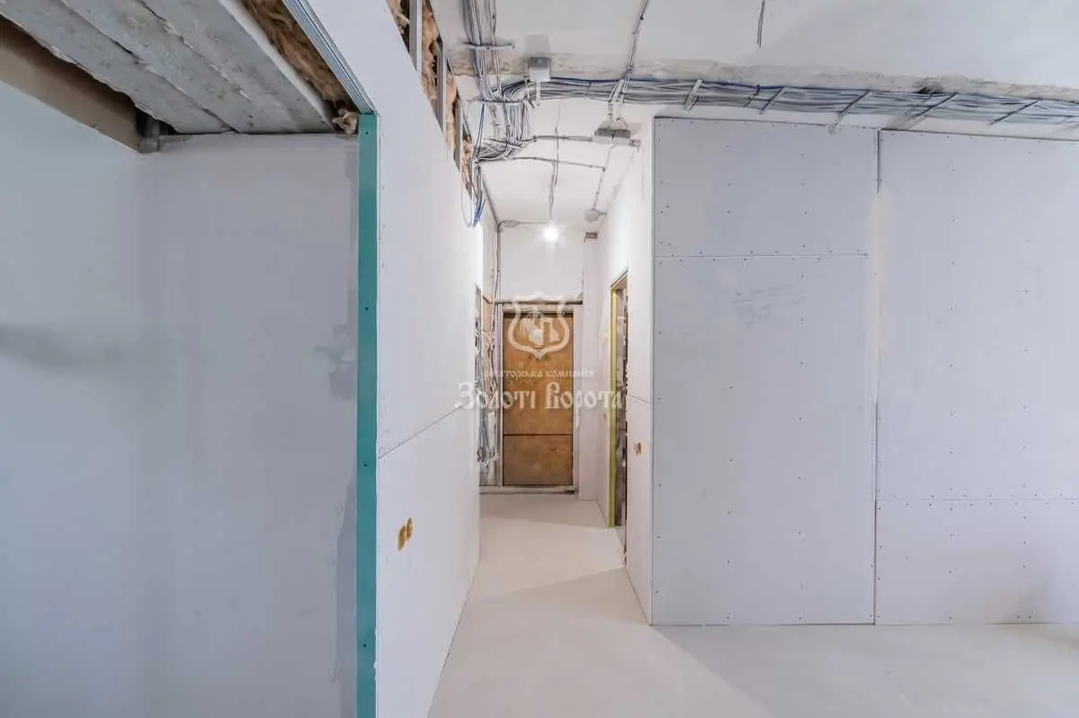 Фото Продаю 2 кімнатну квартиру, 44 кв. м, Привокзальна вул. 10/1 Київ, ціна: 60000 USD, код 7968