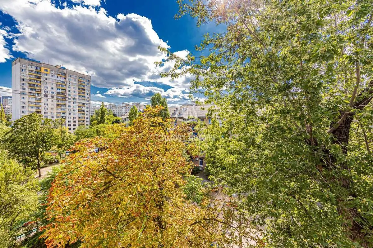 Фото Продаю 2 кімнатну квартиру, 44 кв. м, Привокзальна вул. 10/1 Київ, ціна: 60000 USD, код 7968