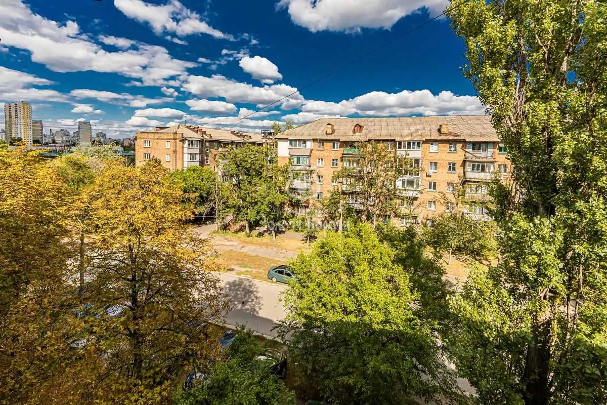 Фото Продаю 2 кімнатну квартиру, 44 кв. м, Привокзальна вул. 10/1 Київ, ціна: 60000 USD, код 7968