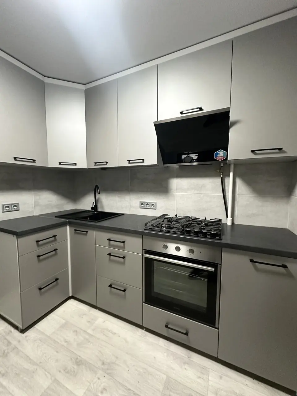 Фото Продаю 1 кімнатну квартиру, 37 кв. м, Сержа Лифаря вул. (Олександра Сабурова)  Київ, ціна: 48000 UAH, код 7975