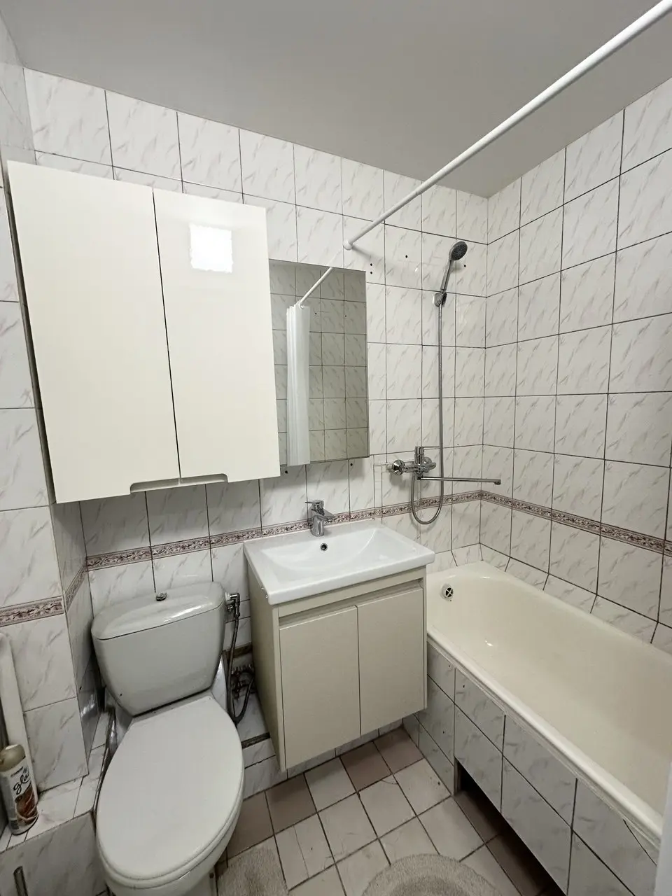 Фото Продаю 1 кімнатну квартиру, 37 кв. м, Сержа Лифаря вул. (Олександра Сабурова)  Київ, ціна: 48000 UAH, код 7975