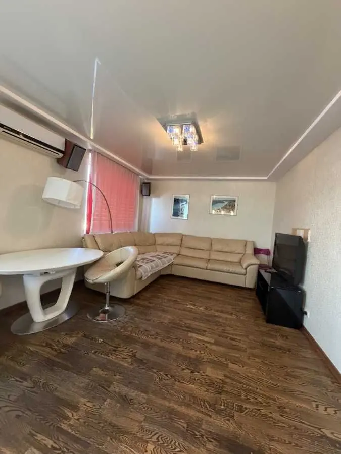 Фото Rent a 4-room apartment, Boryspilska Street 6 Kyiv for long-term rent, price: 20000 UAH, code 7982