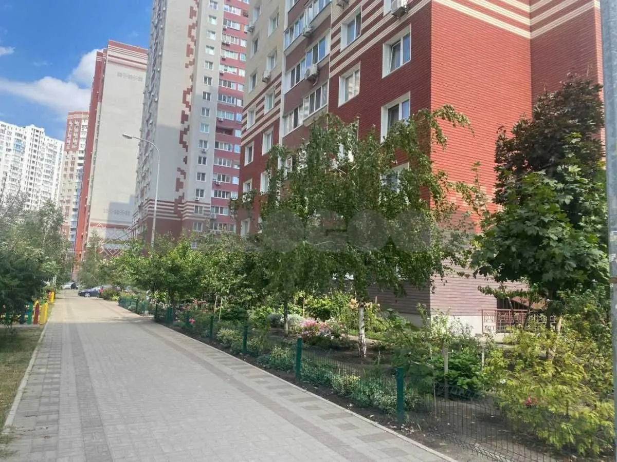 Фото Продаю 2 кімнатну квартиру, 65 кв. м, Софії Русової вул. 3А Київ, ціна: 75000 USD, код 8026