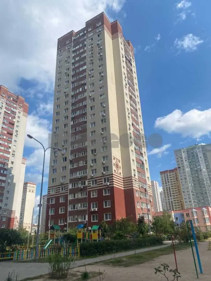 Фото Продаю 2 кімнатну квартиру, 65 кв. м, Софії Русової вул. 3А Київ, ціна: 75000 USD, код 8026