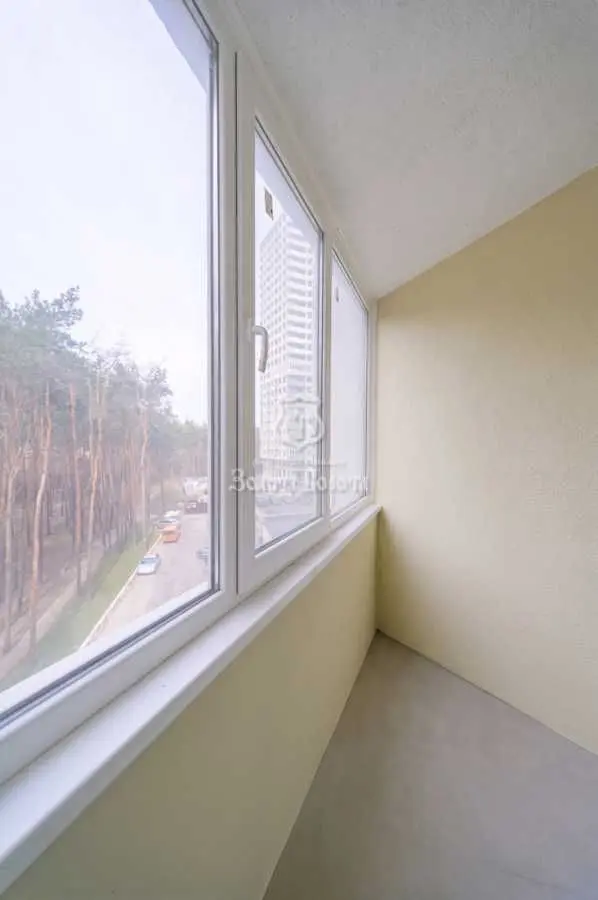 Фото Продаю 1-комнатную квартиру, 38 кв. м, Светлая ул. 3д Киев, цена: 45000 USD, код 8034